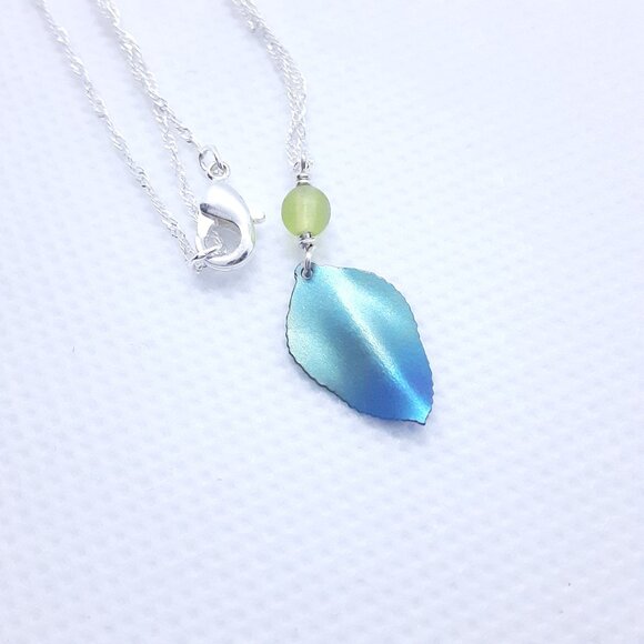 New Holly Yashi leaf necklace - Picture 12 of 16